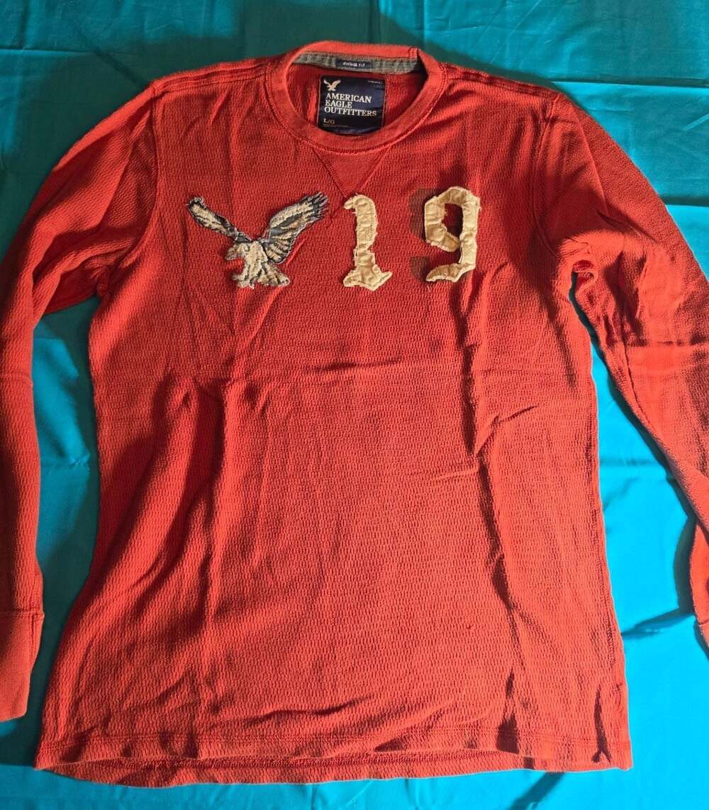 American Eagle Outfitters Men's Vintage Fit Red Thermal Long Sleeve Graphic - L